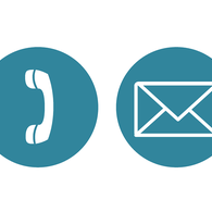 Symbole eines eines Telefons und eines Briefumschlages, jeweils in einem blauen Kreis.
